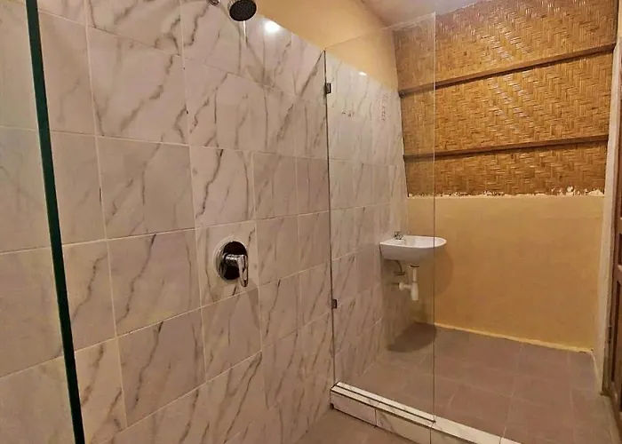 Yogasari Lodge *